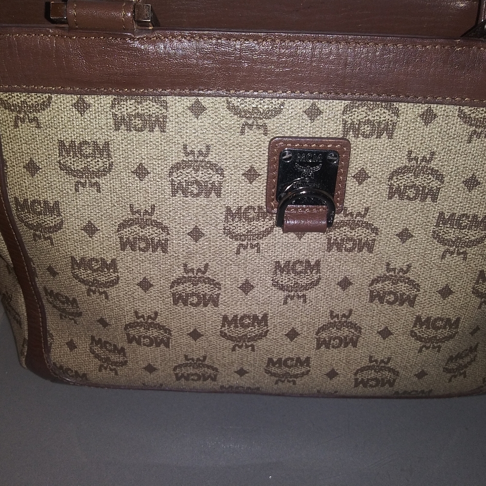 Purse - Picture 7 of 9